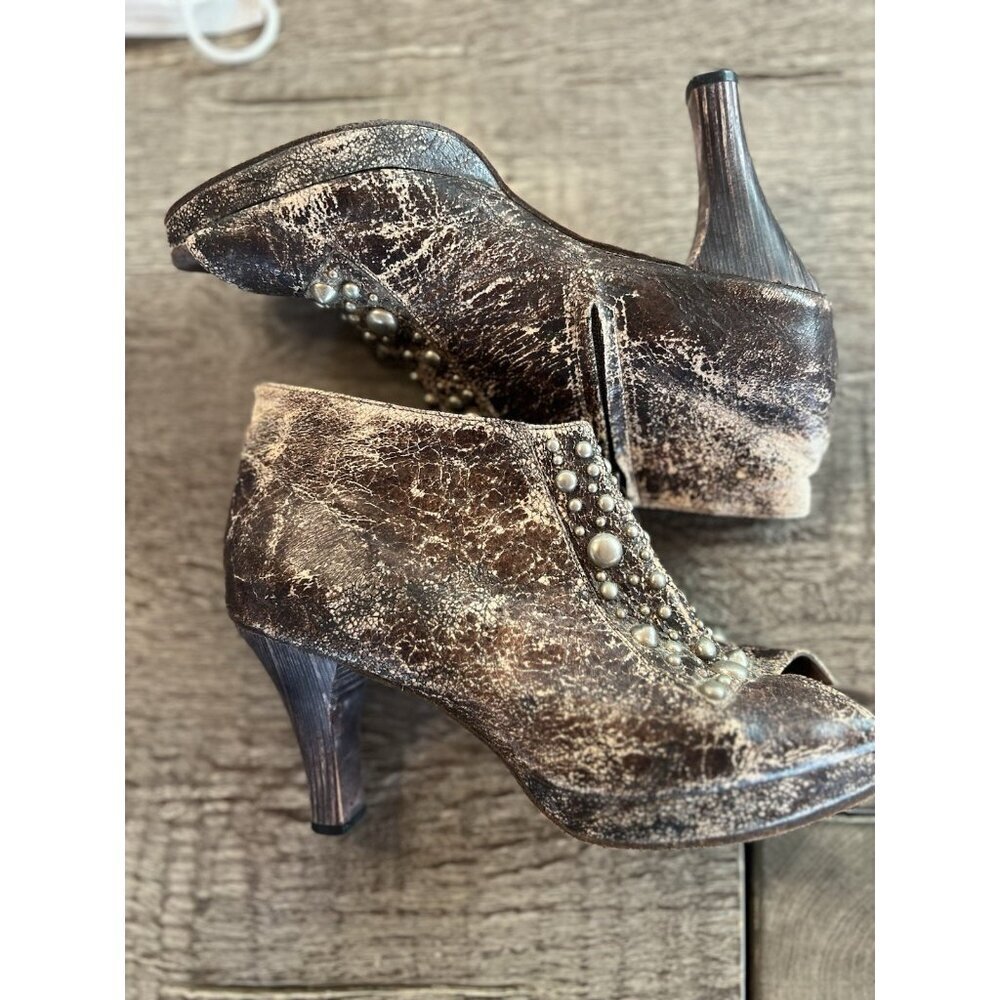 Calleen Cordero Vintage Y2K studded distressed brown leather peep toe booties 9 - Picture 11 of 15